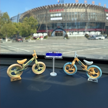 Dekorativni ukras za unutrašnjost automobila od smole, jednostavan stil, funkcija dekompresije, bez marke