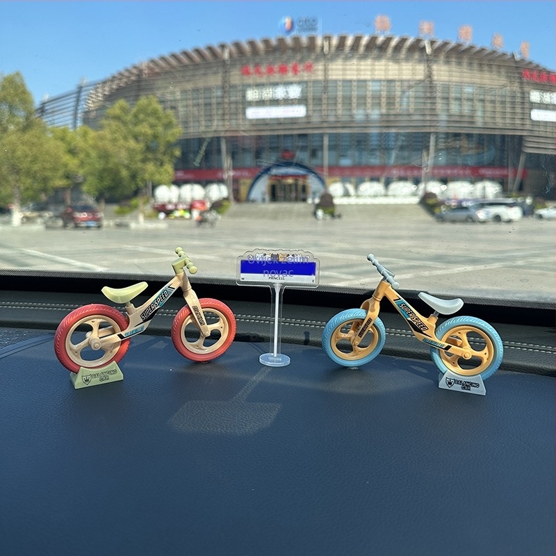 Dekorativni ukras za unutrašnjost automobila od smole, jednostavan stil, funkcija dekompresije, bez marke