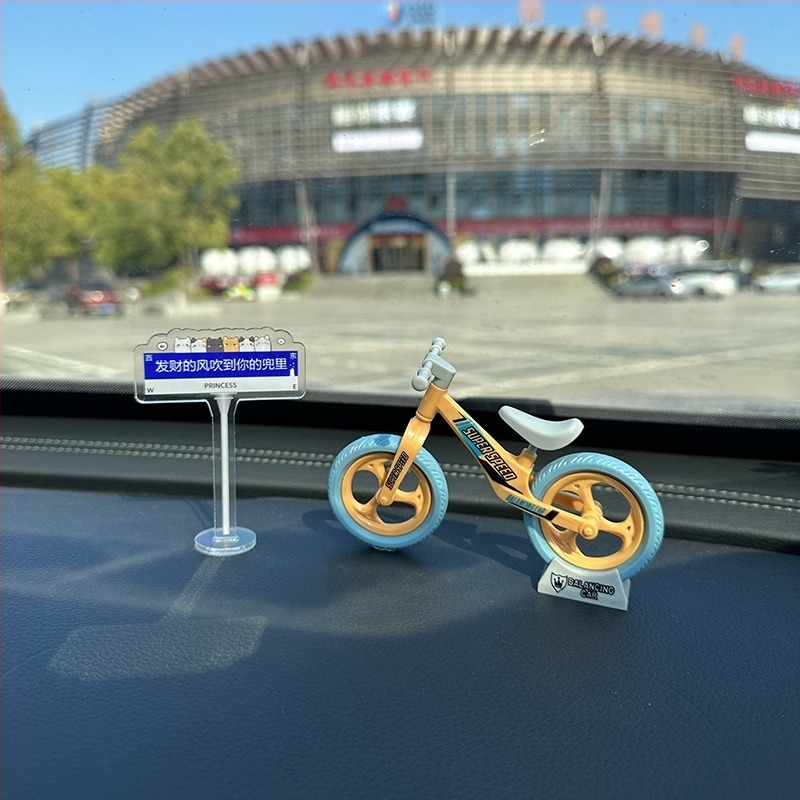 Dekorativni ukras za unutrašnjost automobila od smole, jednostavan stil, funkcija dekompresije, bez marke