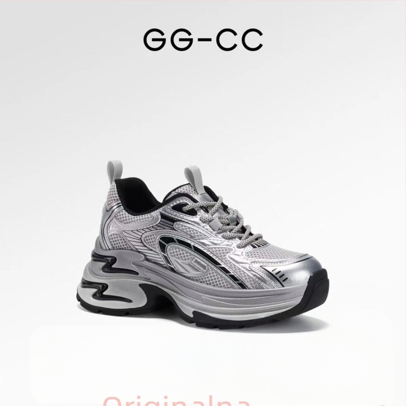 Ženske cipele tip dad shoes s debelom potplatom, gornji materijal od kože goveda, unutrašnjost od janjeće kože, gumeni potplat, vezanje, visina pete 3–5 cm