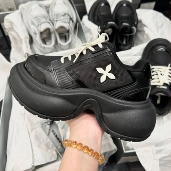 Casual cipele tip dad shoes s gornjim dijelom od kože i tkanine, visok 6-8 cm petu, zatvaranje vezicama, EVA ulošak, gumeni potplat