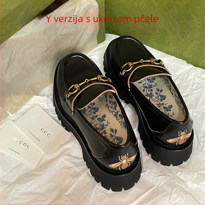 Ženske kožne mokasine s debelim potplatom, okrugli vrh, gornji dio od teleće kože, srednja peta 3–5 cm, gumena potplat, podstava od ovčje kože