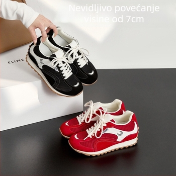 Ženske minimalističke tenisice s skrivenom platformom - gornji dio od split kože, mrežasta podloga, vezanje na pertle, gumena potplat, platforma 6–8 cm