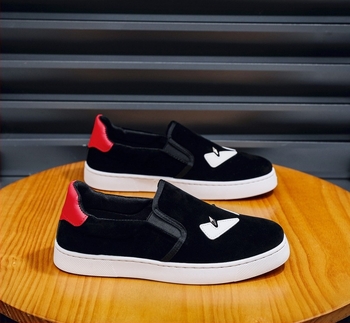 Muške Slip-On tenisice s nubuk gornjim dijelom, gumom potplatom, mrežastom unutrašnjosti, vulkaniziranom potplatom