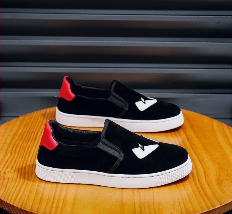 Muške Slip-On tenisice s nubuk gornjim dijelom, gumom potplatom, mrežastom unutrašnjosti, vulkaniziranom potplatom