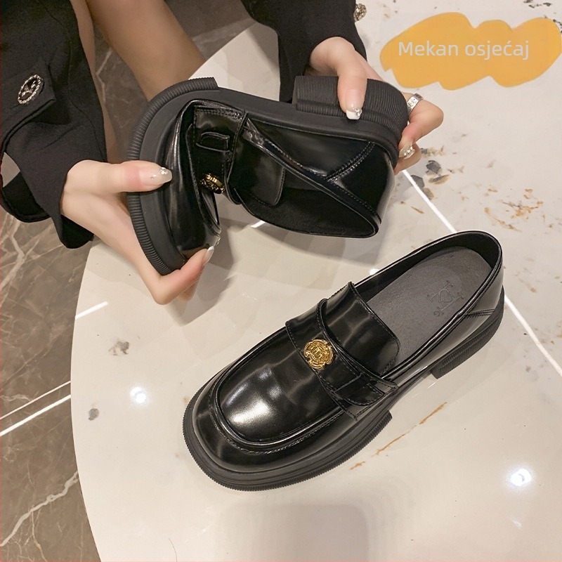 Ženski loafer Camellia s debelom potplatom – Slip-on, niski potpet, gornji dio od umjetnoga pliša, podstava od mikrovlakne kože, potplat od TPR