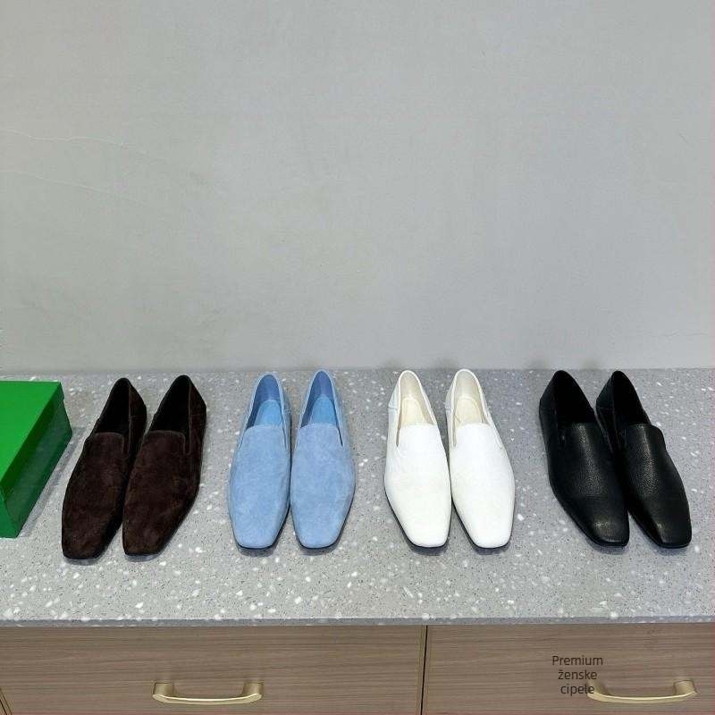Slip-On kožni loaferi - prava koža, srednja visina gornjeg dijela, podstava od ovčje kože, potplat Vibram Rubber