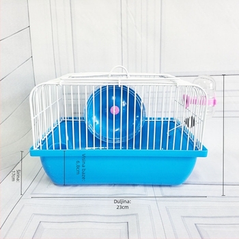 Kavez za hamstera s dvostrukim slojem u stilu dvora, uključuje točak, bocu vode i zdjelu za hranu; plastični, četvrtastog oblika, pogodna za unutarnju i vanjsku upotrebu.