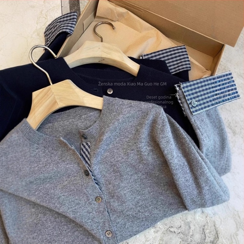 Vuneni pleteni kardigan - okrugli izrez, dugi rukavi, prosječna duljina 50–65 cm, elegantan gradski stil