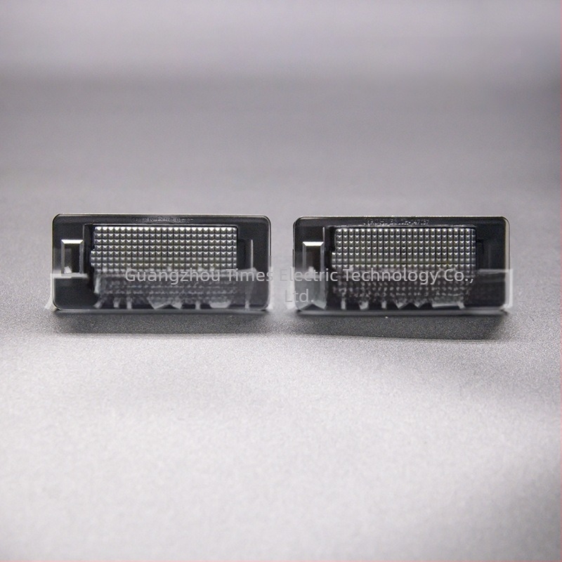 LED svjetlo za ploču registarske oznake Fiat 500X (2014–2019) – 12V, 3W, 2835 LED, 6000K, 50.000 sati