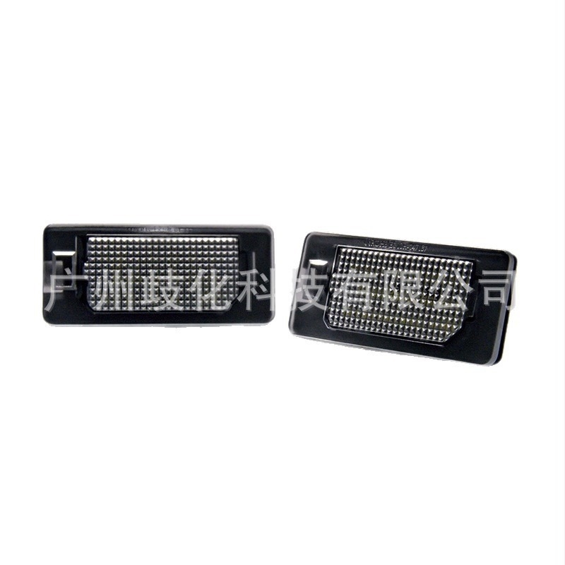 LED svjetlo za ploču registarske oznake Fiat 500X (2014–2019) – 12V, 3W, 2835 LED, 6000K, 50.000 sati