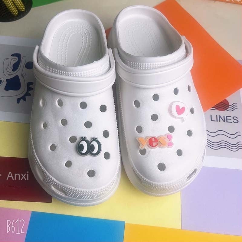 Dekorativni kopčasti dodatak Crocs-stil za papuče – model 321; pogodnu za papuče i druge cipele; Stil: cvijet na obući; Marka: Druga; Sezone: Ljeto, Zima, Proljeće, Jesen.