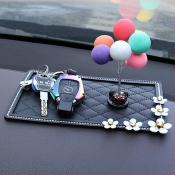 Protuklizna podloga za ploču i središnju konzolu, držač za telefon, zaštita od sunca, visoka toplinska otpornost, unutarnja dekoracija • Marka Thousand Oaks • Šifra artikla 9248 • Materijal: PVC + kristali + metal