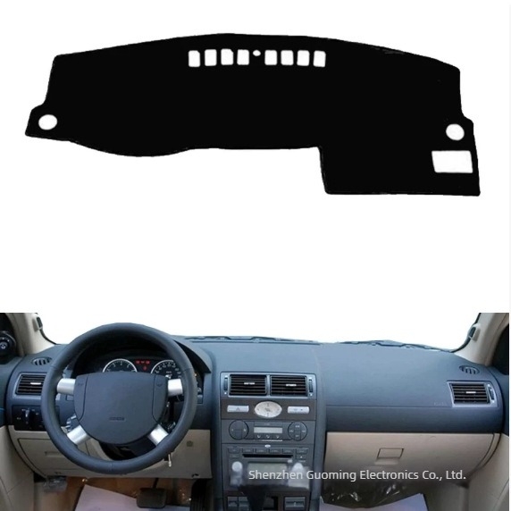 Silikonska navlaka za ploču Ford Mondeo Mk3 (2004–2006) – anti-refleksijska podloga za središnju konzolu, prilagodljiva.
