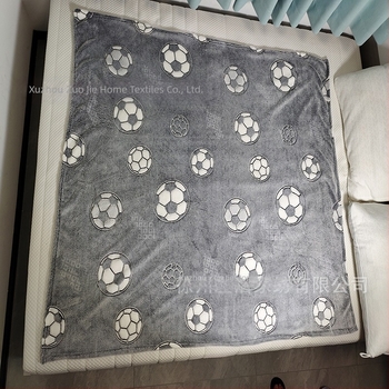 Deka koja svijetli u mraku, s nogometnom temom i karikaturnim dizajnom, poliester, za krevet i sve sezone
