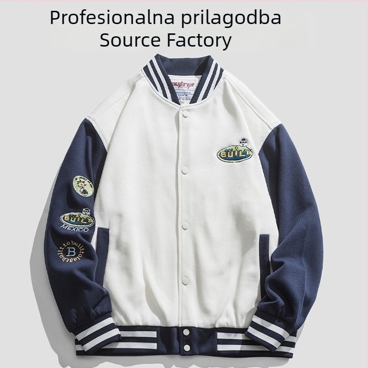 Prilagođena baseball majica-jakna s logom izvezenim, pamukasta tkanina, labav kroj, okrugli ovratnik, jednostrano kopčanje