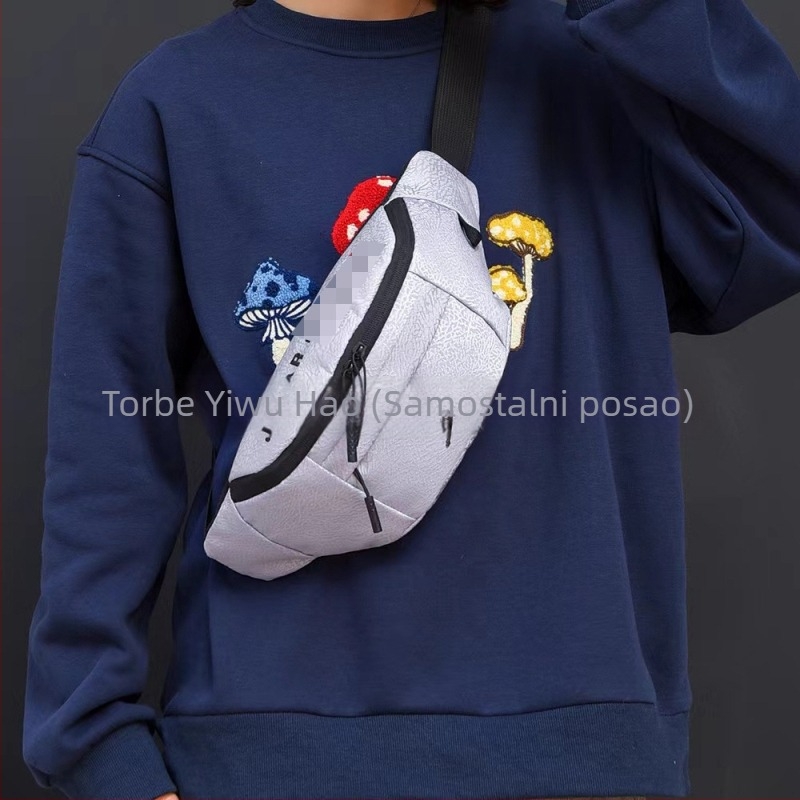 Muška crossbody torba, ulični stil, velika kapaciteta, kvalitetan materijal, poliester podstava