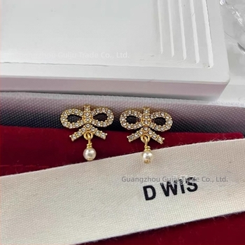 Ženski naušnice s perlama i dijamantima, bakrena osnova, elektroplatiranje, ušna šipka od srebra 925, lagani luksuz stil