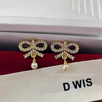 Ženski naušnice s perlama i dijamantima, bakrena osnova, elektroplatiranje, ušna šipka od srebra 925, lagani luksuz stil