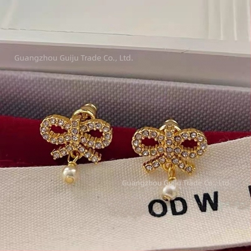 Ženski naušnice s perlama i dijamantima, bakrena osnova, elektroplatiranje, ušna šipka od srebra 925, lagani luksuz stil