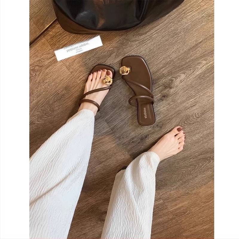 Ženske outdoor sandale s klinastim petom, remen oko prstiju, prozračna gornja strana, gumena potplat