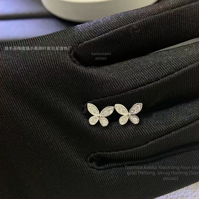 Naušnice s motivom mini leptira i cirkonima, postava od srebra 925 s pozlacenim bakrom, dijamantna obrada, za žene