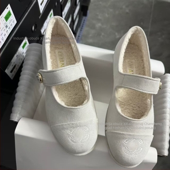 Ženske loaferice s okruglim vrhom, podstava od vune, ulošak od umjetnog krzna, gumeni potplat, niski pet