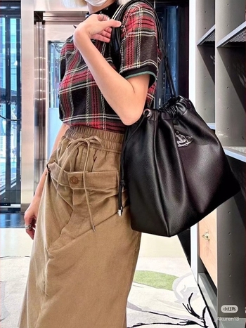 Drawstring bucket torba - PU materijal, velika kapaciteta, vertikalni kvadratni oblik, unutarnja džep sa zatvaračem, poliester podstava