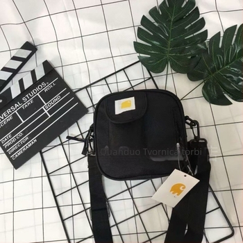 Crossbody torba, street-trend stil, platno, vertikalni kvadratni oblik, zatvarač, pretinac za telefon.