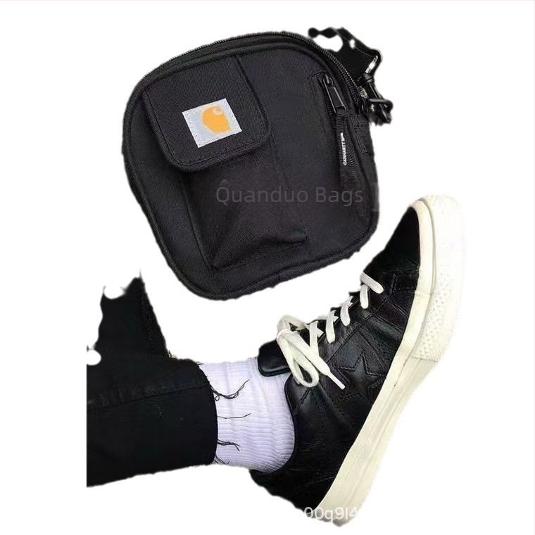 Crossbody torba, street-trend stil, platno, vertikalni kvadratni oblik, zatvarač, pretinac za telefon.
