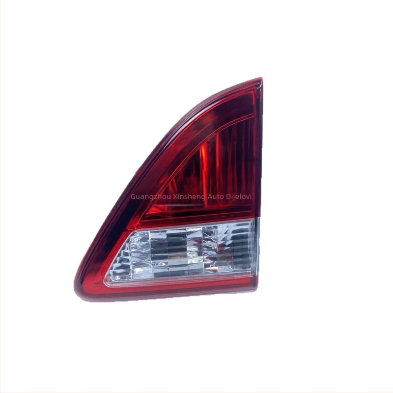 Zadnje svjetlo za Mazda BT-50 2015–2019 s kočnim svjetlom i pokazivačem smjera; izvor svjetla standardan; napon standardan; kompatibilno Mazda BT-50.
