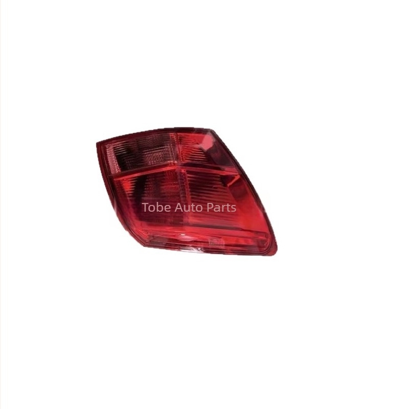 Zadnje svjetlo - djelomična sklop Nissan Qashqai, kompatibilan s modelima 05–15 i 08–15 (Materijal: Plastika; Napon: Drugo; Svjetlosni tok: 5000 lm; Životni vijek: 5–10 godina; Model: Qashqai)