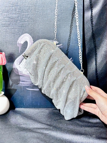Ručno izrađena večernja clutch torbica sa kristalima, stil oblaka (materijal: PU; podstava: platno; magnetsko zatvaranje; horizontalan četverokutni oblik; džep za telefon)