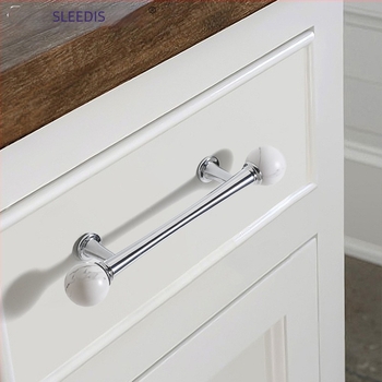 Drška za namještaj za ormariće i ladice; od cinkovog legura + orahovo drvo; model Leadshi 6714; stil Novi kineski; završni sloj elektroplatiranje; pogodna za vrata ormarića i ladice