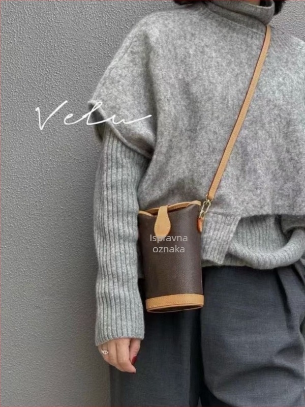 Torba za nošenje preko ramena od prave kože, cilindričnog oblika, džep za telefon, zatvaranje šnurnicom, gradski minimalistički stil