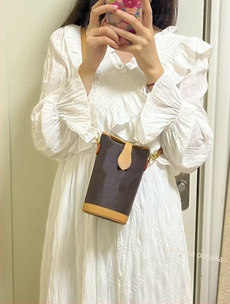 Torba za nošenje preko ramena od prave kože, cilindričnog oblika, džep za telefon, zatvaranje šnurnicom, gradski minimalistički stil