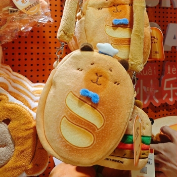 Crossbody torba s plišanim kapivarom — velur, ovalni oblik, zatvaranje zatvaračem, džep za mobitel, podstava od poliestera