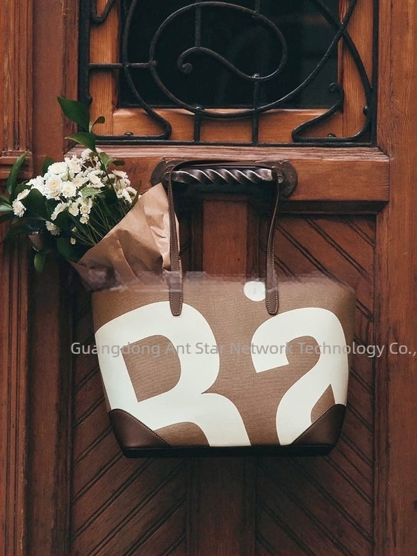 Torba Tote velike kapacitete za dnevnu uporabu — Materijal: platno, Podstava poliester, Horizontalni kvadratni oblik, Zatvarač, Unutarnji džepovi za telefon i dokumente