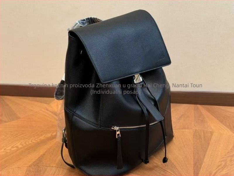 Ruksak s kopčom i vezicama, prirodna koža, kapacitet 20–35 L, podstava poliester, zakrivljene naramenice, gradski minimalistički stil