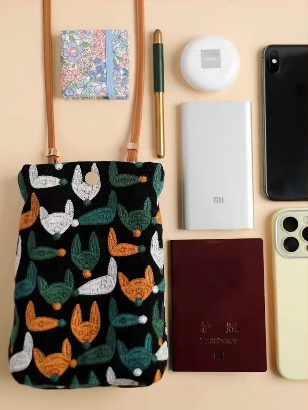 Torba za telefon preko ramena s 3D vezom, platno, vertikalni kvadratni oblik, magnetsko zatvaranje, otvoreni džep, dvostruke naramenice