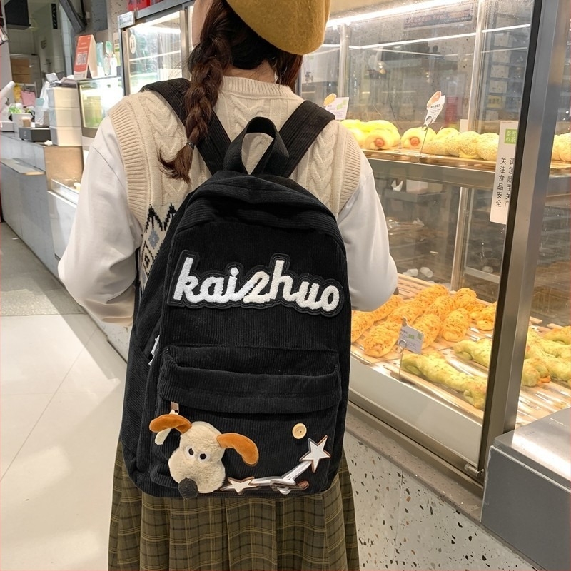 Ruksak za dnevnu upotrebu, najlon materijal, 3D vanjski dizajn, zatvaranje na zip; podstava od poliestera; unutarnji džepovi za telefon, ID karticu i prijenosno računalo; pogodan za studentice