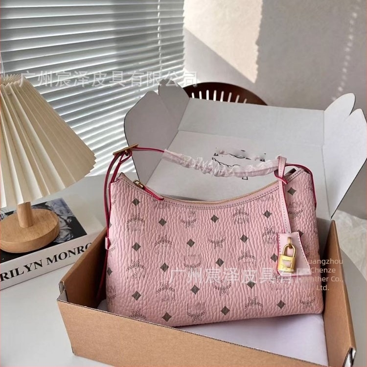 Hobo torba s klasičnim uzorkom | PU materijal, zatvaranje na zip, unutarnje zip torbica i džep za telefon, poliester podstava, horizontalni kvadratni oblik