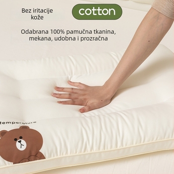 Dječji jastuk — pravokutnog oblika; punilo od mikrovlakana s antibakterijskom vlaknom; navlaka od 100% pamuka