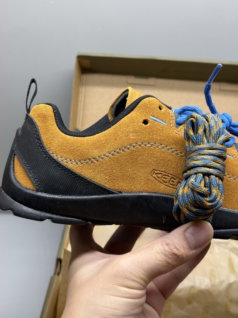 Planinarske tenisice od brušene kože, vulkanizirani gumeni potplat, unisex, niski profil, oštra špička