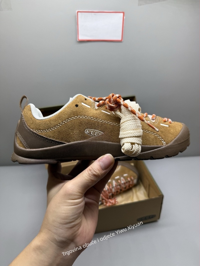 Planinarske tenisice od brušene kože, vulkanizirani gumeni potplat, unisex, niski profil, oštra špička