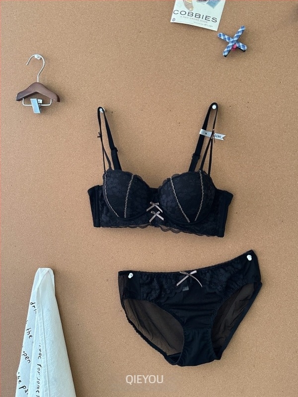Najlon grudnjak set s košaricama 1/2 (tanki gornji dio, debeli donji dio); klasičan-seksi stil, fiksne naramenice, stražnje kopčanje s tri reda kopči, prozračan, skupljanje i potpora