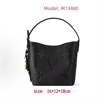 Torba bucket od prave kože s reljefom, magnetsko zatvaranje, podstava od platna, džep za telefon i dokumente, gradski stil preko ramena