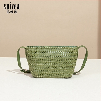 Ženska bucket torba ručno tkana — Materijal: B2536#, Podstava: poliester, Otvaranje: zatvarač, Unutarnje pregrade: pretinac sa zatvaračem, pretinac za telefon, pretinac za dokumente