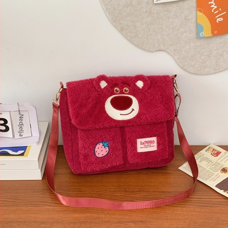 Crossbody torbica s plišanim Zootopia Strawberry Bear Qiqi, platno, okomito kvadratni oblik, magnetska kopča, džep za telefon