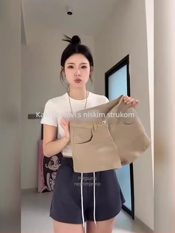 Ženske džins šorc, niski struk, tri četvrtine dužine, mikroelastičan, straight kroj, pamuk–poliester denim